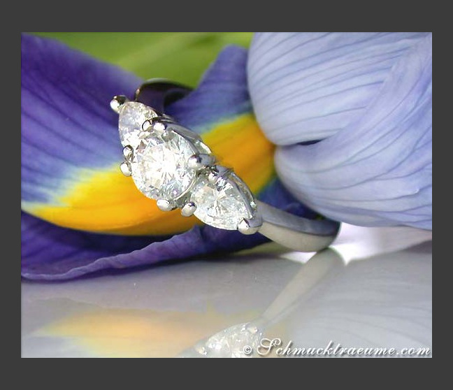 Brillant Solitär Ring mit Tropfen Diamanten