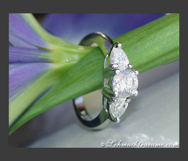 Brillant Solitär Ring mit Tropfen Diamanten
