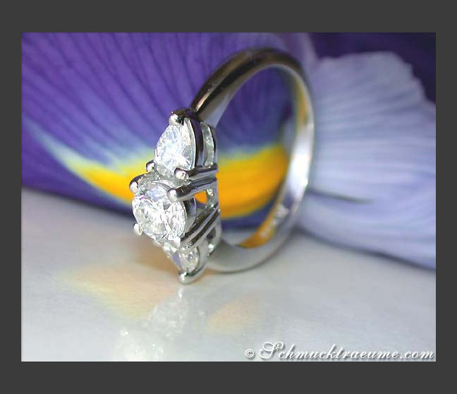 Brillant Solitär Ring mit Tropfen Diamanten