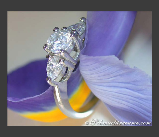 Brillant Solitär Ring mit Tropfen Diamanten