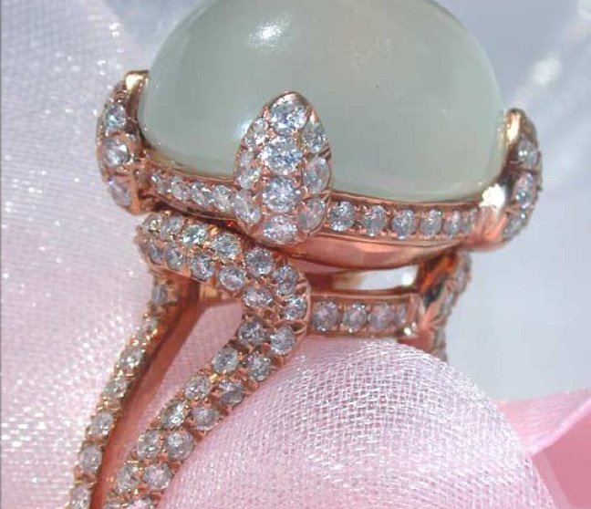 Mondstein Ring mit Brillanten