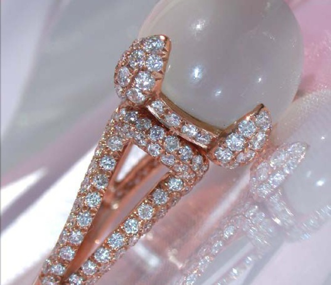 Mondstein Ring mit Brillanten