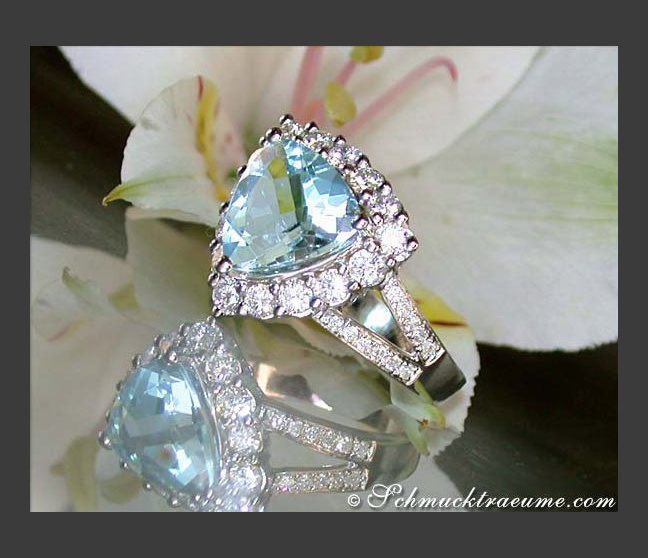 Aquamarin Ring mit Brillanten