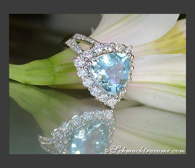 Aquamarin Ring mit Brillanten