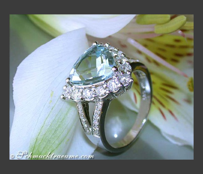 Aquamarin Ring mit Brillanten