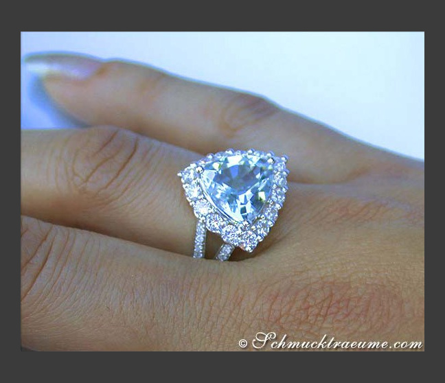 Aquamarin Ring mit Brillanten