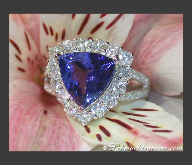 Tansanit Ring mit Brillanten