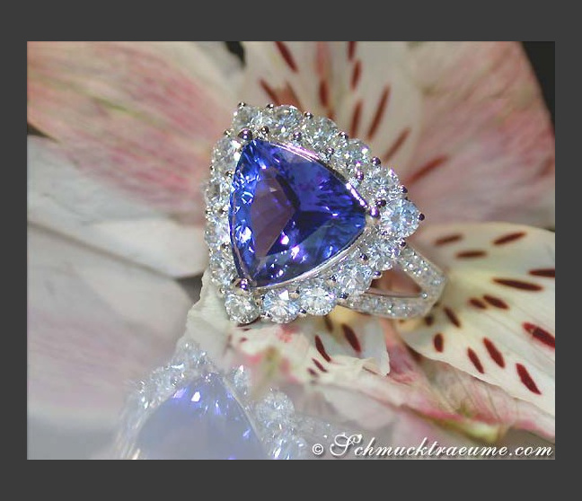 Tansanit Ring mit Brillanten