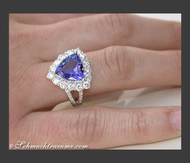 Tansanit Ring mit Brillanten