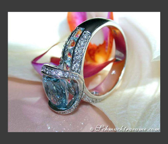 Aquamarin Ring mit Brillanten in Weißgold