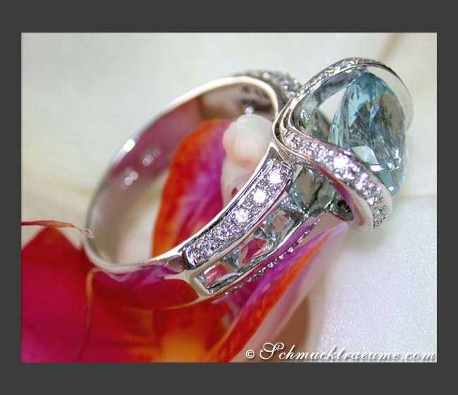 Aquamarin Ring mit Brillanten in Weißgold