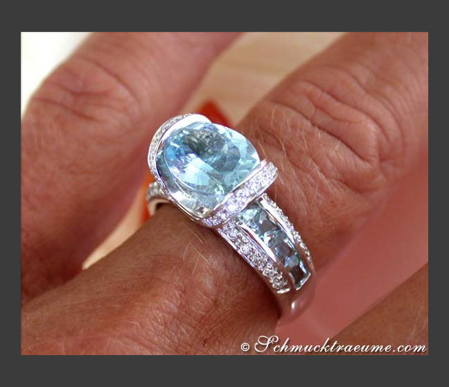 Aquamarin Ring mit Brillanten in Weißgold