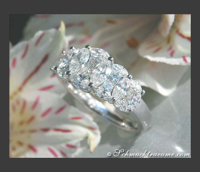 Exquisiter Ring mit Marquise- und Princess Diamanten