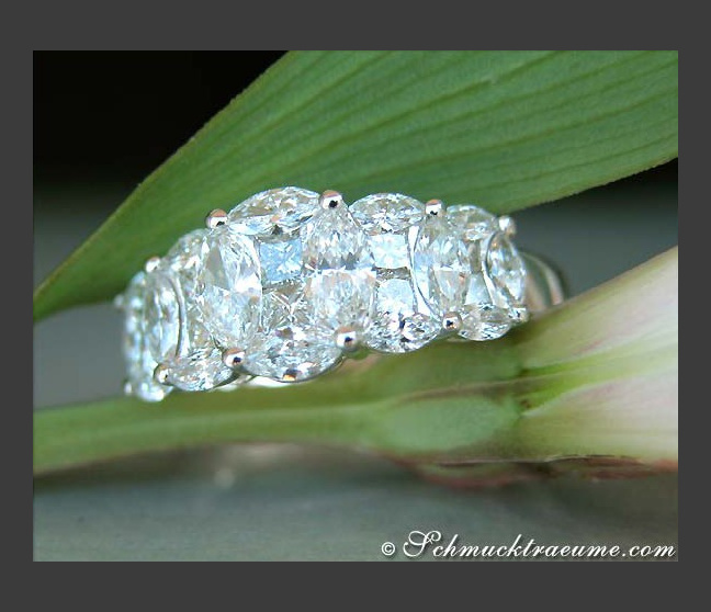 Exquisiter Ring mit Marquise- und Princess Diamanten