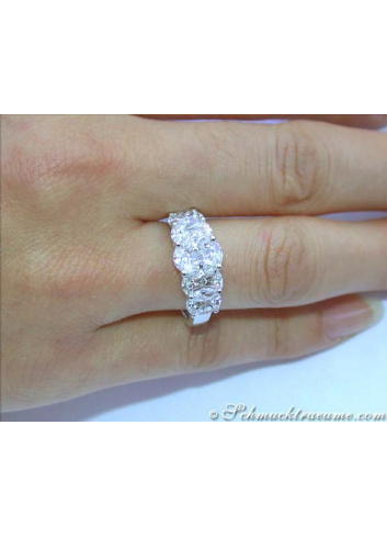 Exquisiter Ring mit Marquise- und Princess Diamanten