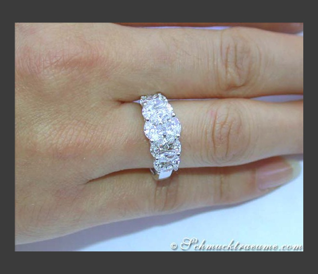Exquisiter Ring mit Marquise- und Princess Diamanten