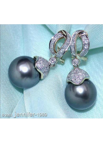 Elegant Tahitian Pearl Diamond Earrings in Yellow gold