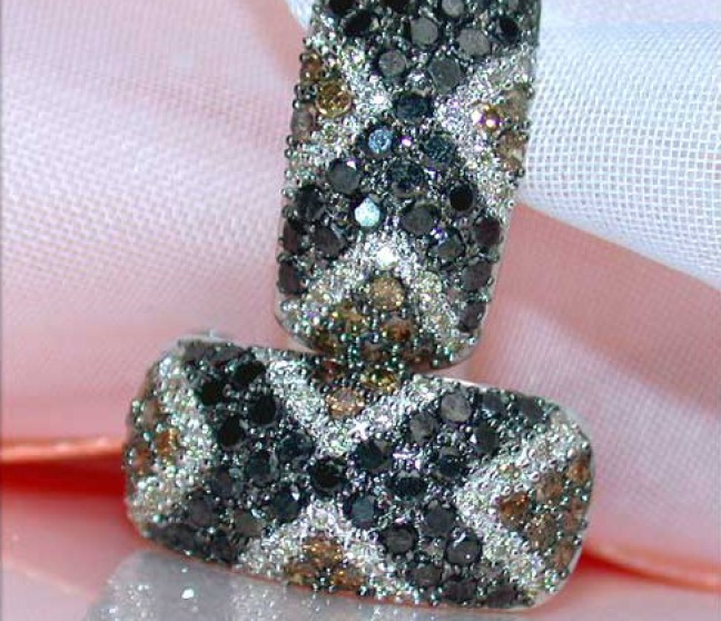 Ohrstecker mit schwarzen Diamanten