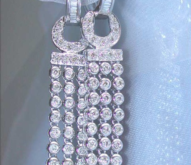 Lange Diamanten Ohrringe in Weißgold