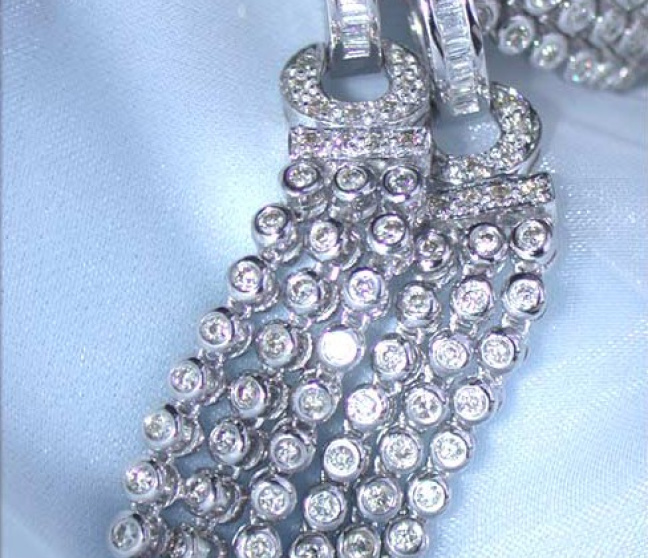Lange Diamanten Ohrringe in Weißgold