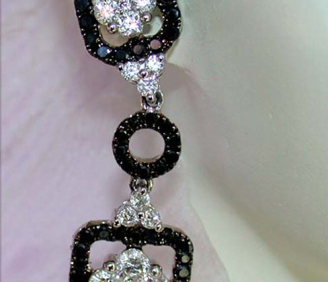 Ohrhänger mit schwarzen Diamanten