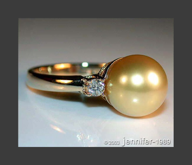 Goldene Südseeperle Ring mit Brillanten