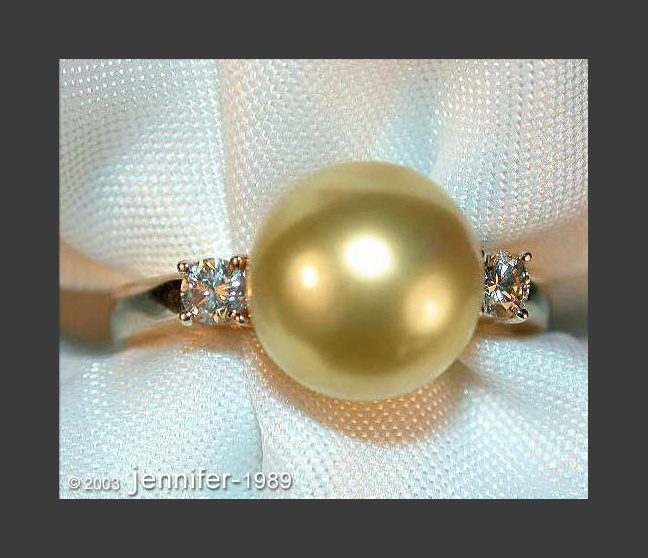 Goldene Südseeperle Ring mit Brillanten