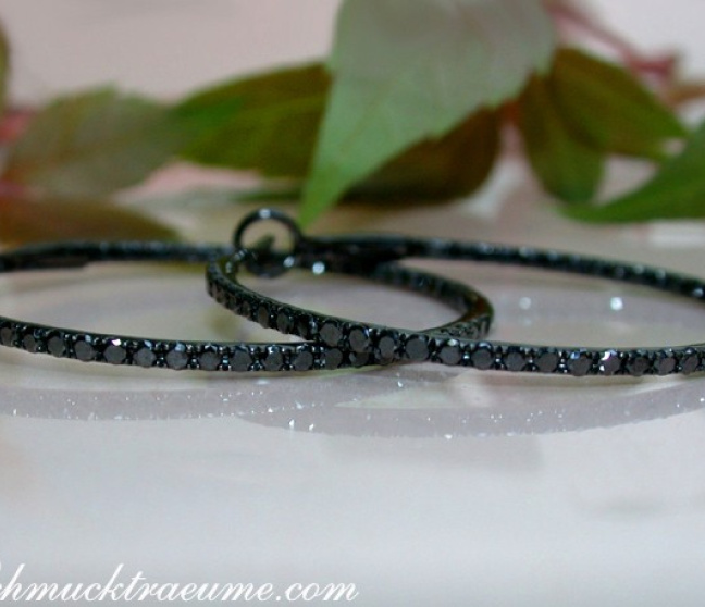 Creolen mit schwarzen Diamanten