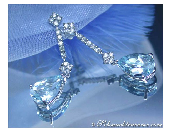 14 Karat White Gold Cushion Cut Swiss Blue Topaz & Diamond Ring And Pendant  Necklace Set - WeilJewelry