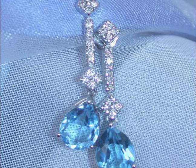 Blautopas Ohrringe mit Diamanten