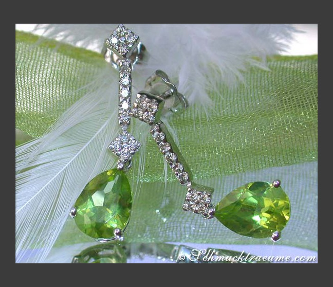Peridot Ohrstecker mit Diamanten in Weißgold 585