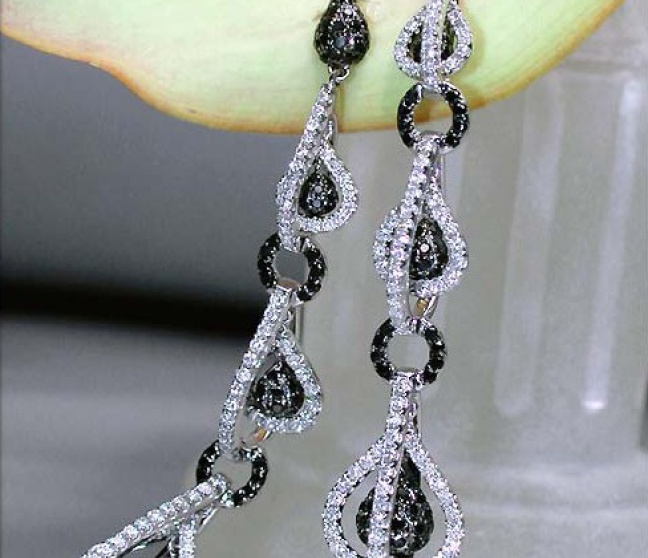 Ohrringe mit schwarzen Diamanten