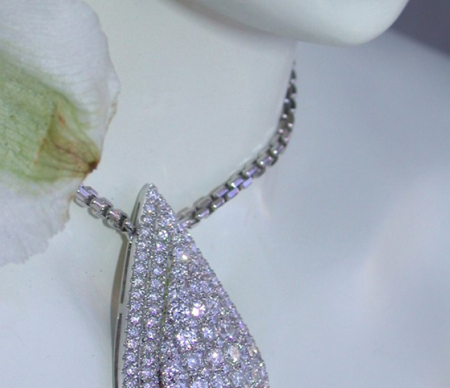 Brillanten Tropfen Collier Halskette