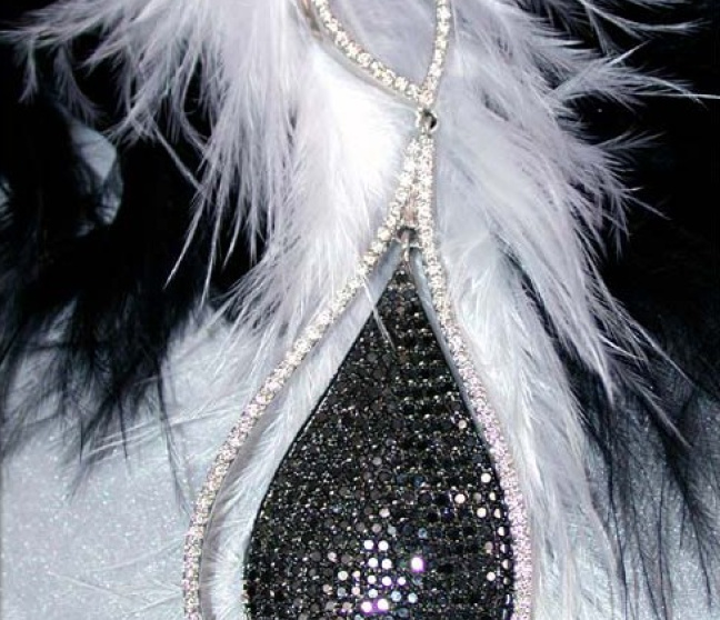 Halskette mit schwarzen Diamanten