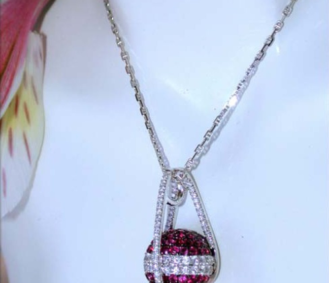 Rubin Halskette mit Brillanten