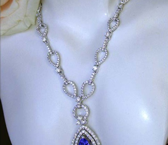 Tansanit Collier mit Brillanten
