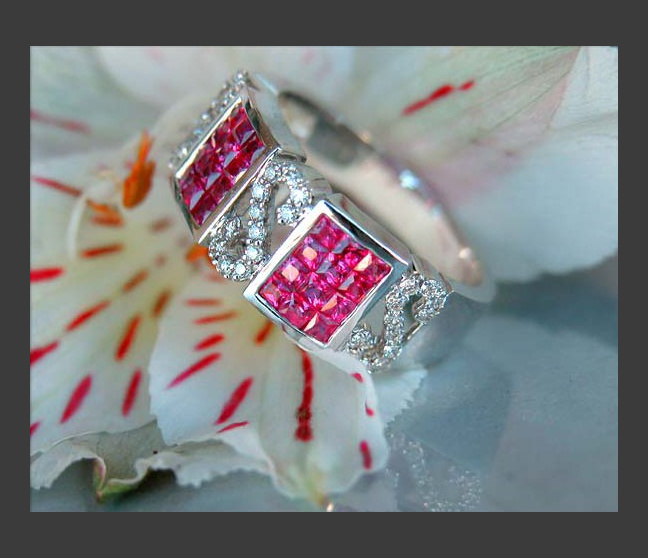 Rubin Ring mit Diamanten Weißgold