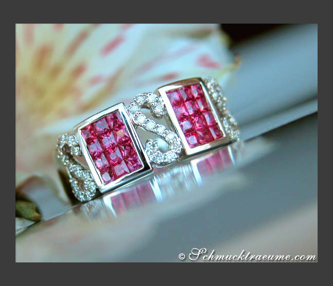 Rubin Ring mit Diamanten Weißgold