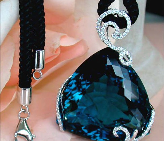 Blautopas Collier mit Brillanten