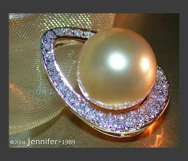 Goldene Südseeperle Anhänger mit Brillanten