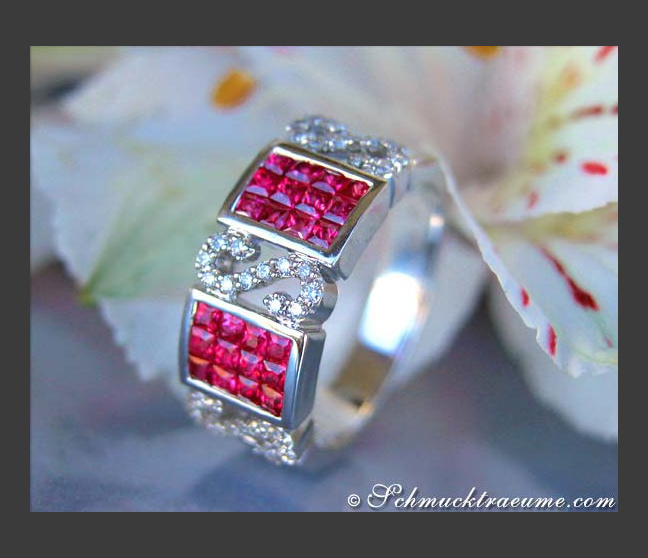 Rubin Ring mit Diamanten Weißgold