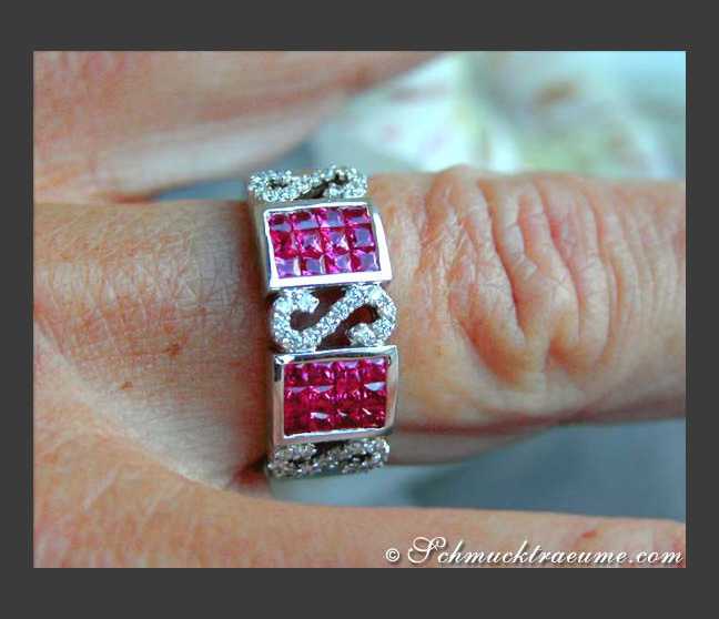 Rubin Ring mit Diamanten Weißgold