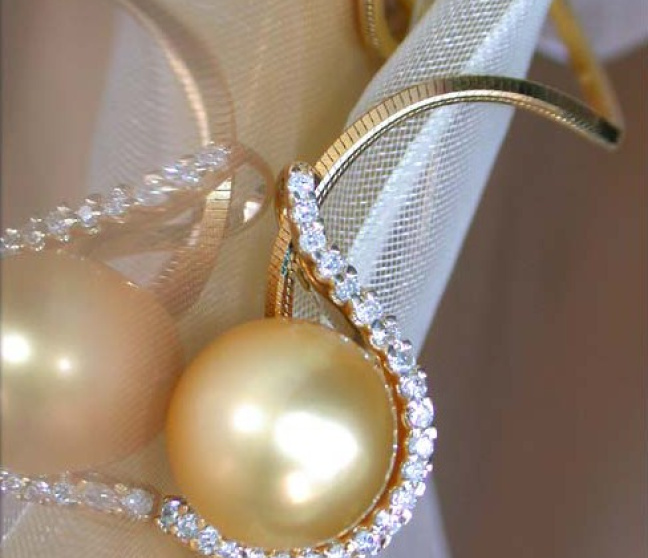 Startseite - Goldene Südseeperle Anhänger mit Brillanten