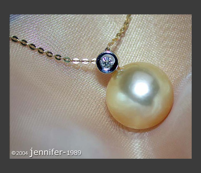 goldene Südseeperle Anhänger mit Brillant an Kette