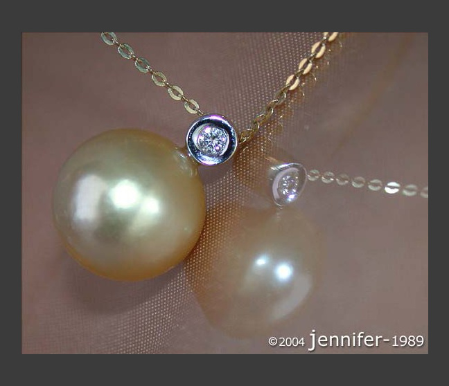 goldene Südseeperle Anhänger mit Brillant an Kette
