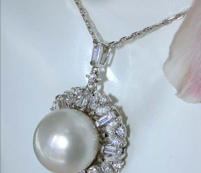 Südseperle Anhänger mit Brillanten und Diamanten