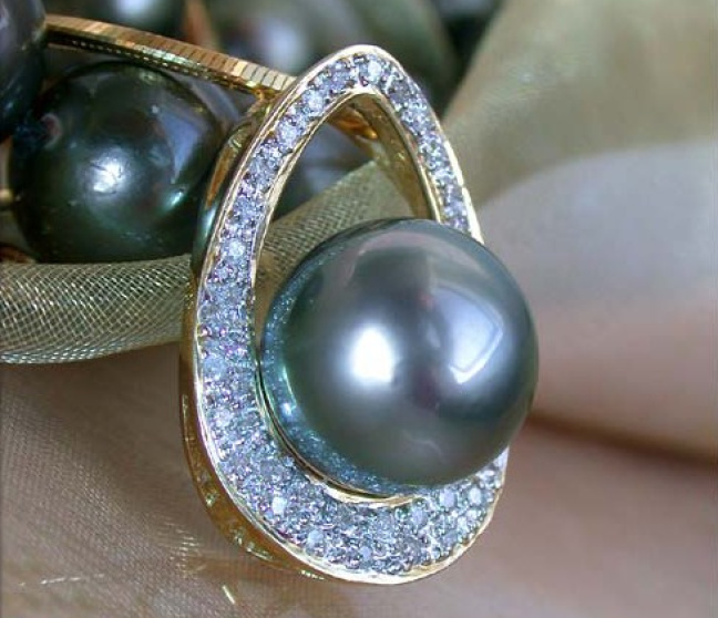 Traumhafter Tahitiperle Brillanten Anhänger im Mikimoto Design