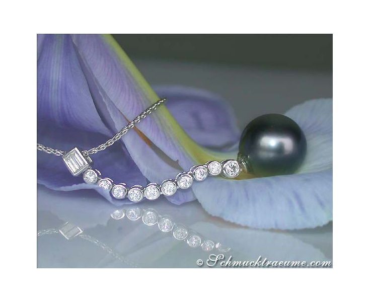 Elegant Tahitian Pearl Pendant with Diamonds