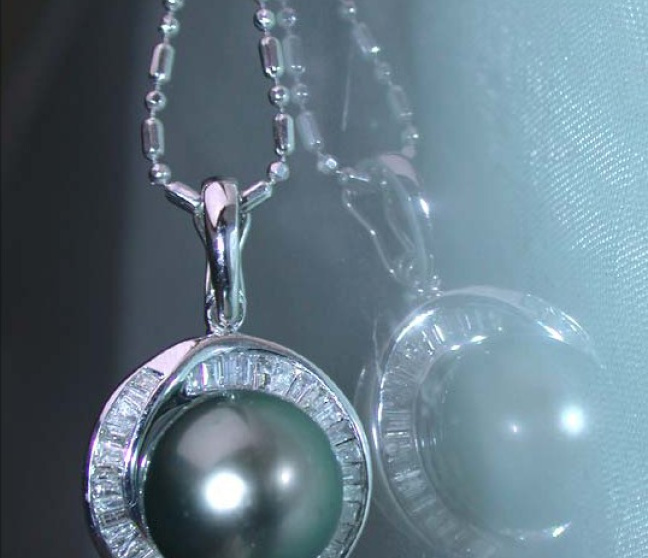 Bezaubernder Tahitiperle Anhänger mit Diamanten in Weißgold