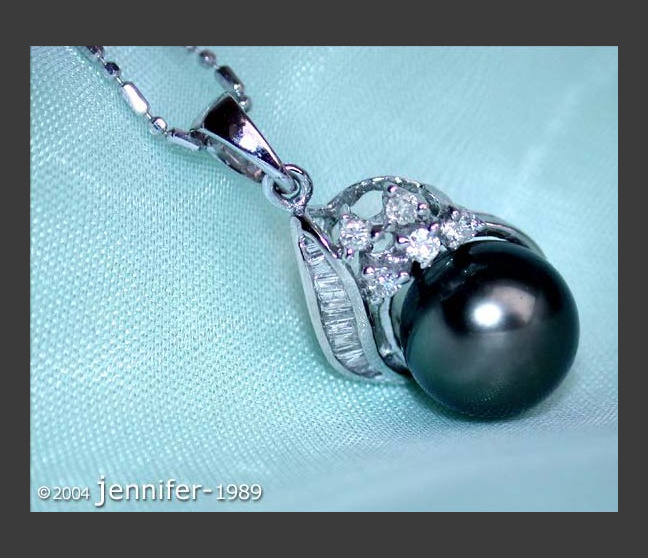 Femininer Tahitiperle Anhänger mit Diamanten